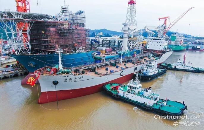 马尾造船15000吨成品油船出坞