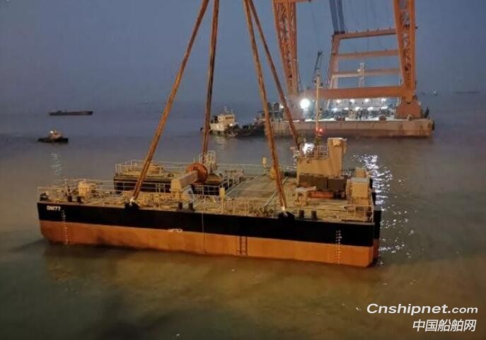 南通中远船务N870抛锚驳项目顺利下水