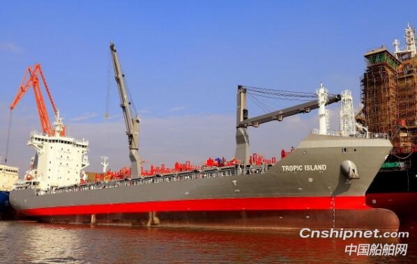 黄埔文冲1100TEU集装箱船2号船完工交付