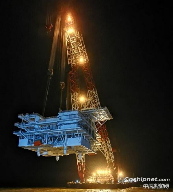 新韩通船舶重工海上风电项目220kv海上升压站完成吊装作业