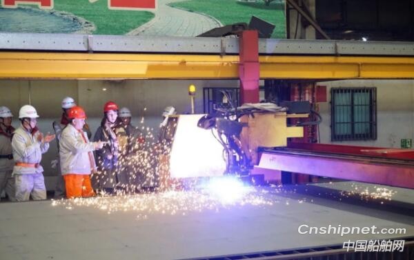 外高桥造船21万吨散货船H1453船正式开工