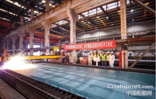 振华重工2台绕桩式起重机开工