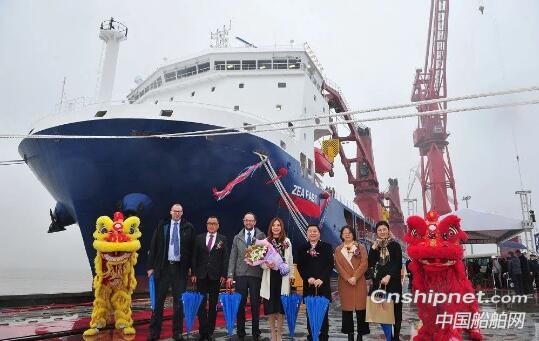 沪东中华13000吨重吊船3号船“ZEA FAST”命名