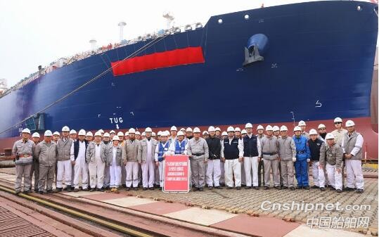 沪东中华造船LNG首船发电机动车、2号船顺利出坞