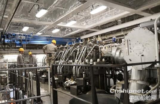 沪东中华造船LNG首船发电机动车、2号船顺利出坞