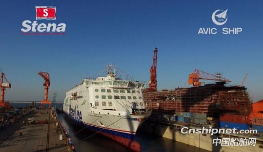 中航威海3100米车道高端客滚船首制船下水