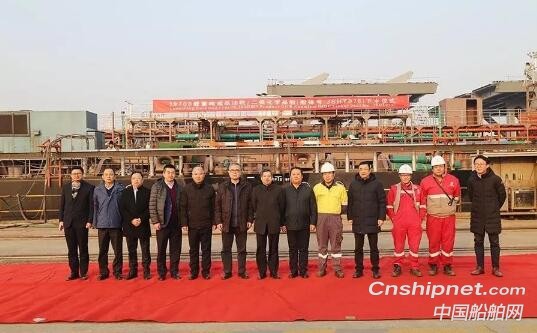 江苏海通海洋工程装备一艘19700吨成品油轮下水