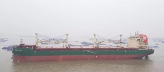 扬子江船业62000DWT杂货船命名交付