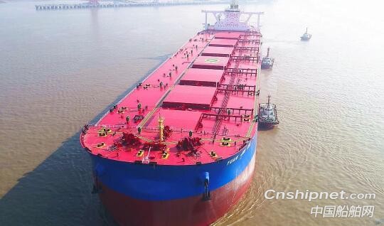 扬州中远海运重工40万吨矿砂船首制船“远津海”轮命名交付