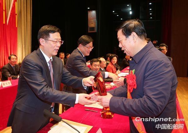 新时代造船董事长袁凯飞再获“靖江功勋奖”