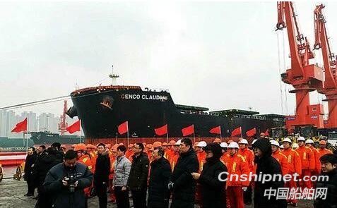 中国首艘20万吨级锰矿船“克劳迪”号顺利抵达青岛港