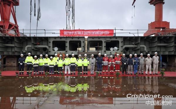 沪东中华2艘22000TEU集装箱船正式落坞