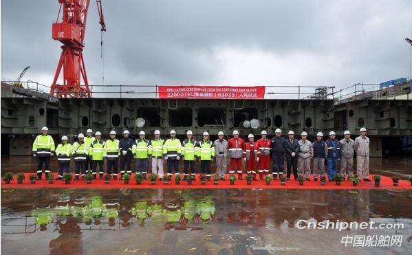 沪东中华2艘22000TEU集装箱船正式落坞