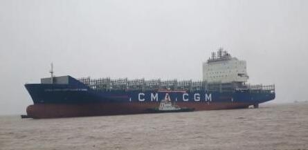 舟山中远海运重工3300TEU集装箱船N784成功下水