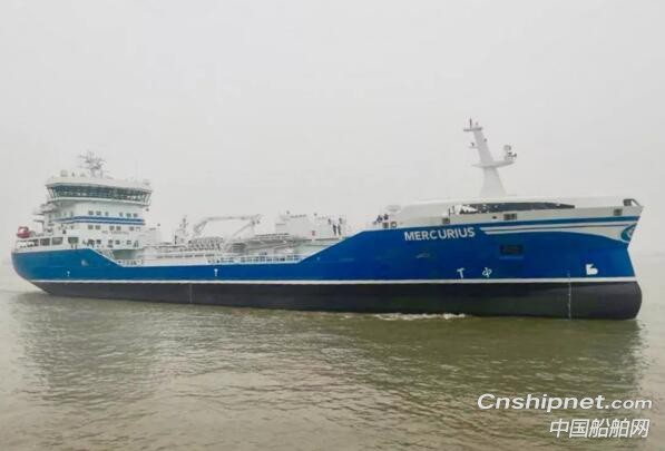 中航鼎衡7999吨化学品船2#船签字交付