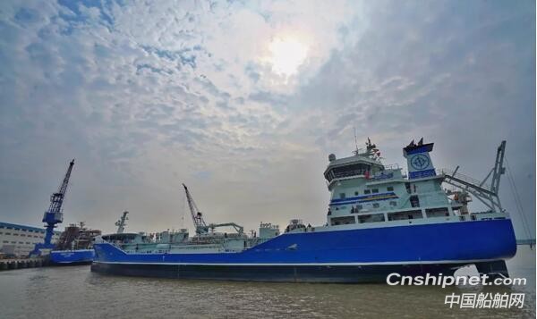 中航鼎衡7999吨化学品船2#船签字交付