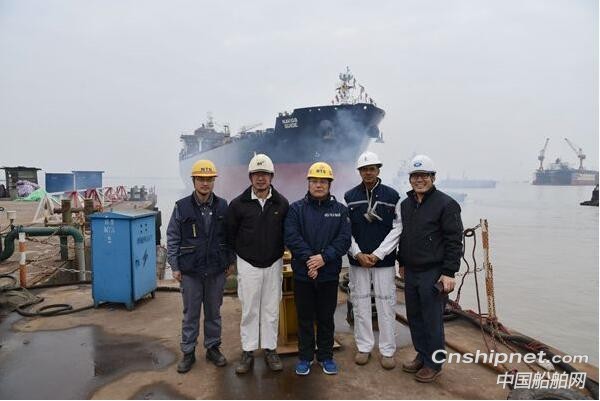新时代造船2艘50000吨化学品油船顺利下水