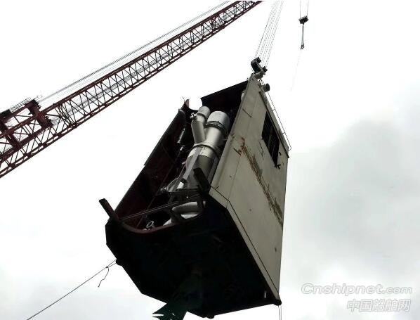 上海中远海运重工2艘船舶安装脱硫塔工程顺利完工