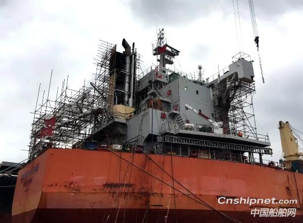 上海中远海运重工2艘船舶安装脱硫塔工程顺利完工