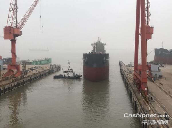 新韩通重工第三艘82K散货轮成功下水