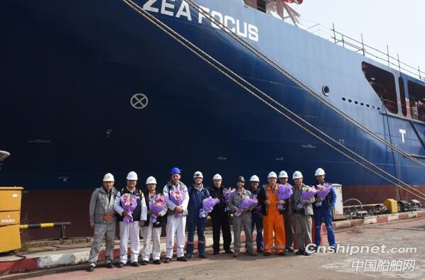 沪东中华造船13000吨重吊船5号船完成试航