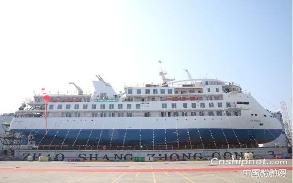 招商工业首制船极地探险邮轮1号船下水