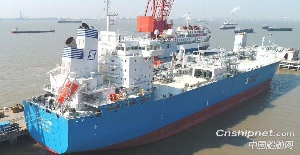 招商局重工（江苏）45000立方米LNG运输船命名
