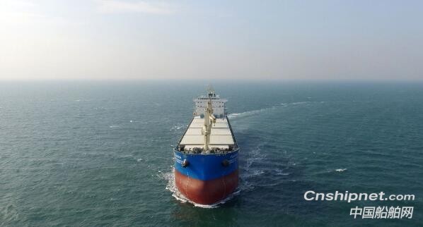 大连中远海运重工6.2万吨多用途纸浆船2号船完成试航