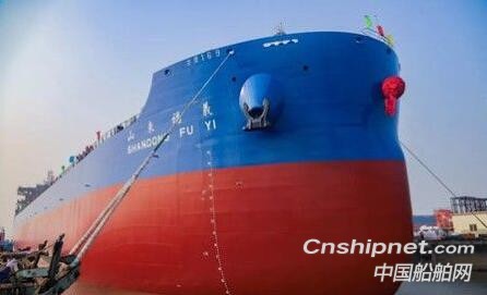 金陵船厂第9艘82000吨散货船顺利出坞