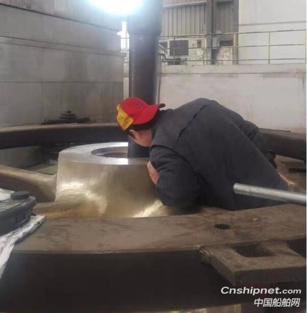 武汉重工成功完成大型整距螺旋桨的键槽加工