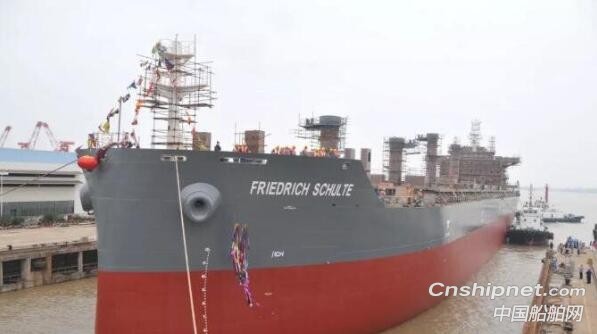 泰州口岸船舶又一艘3.85万吨散货船出坞