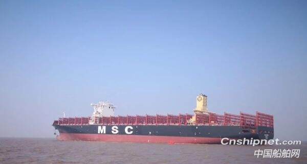 金海智造首艘12200TEU集装箱船命名交付