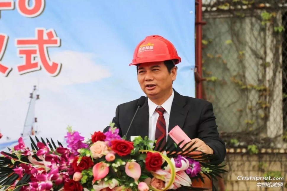 江龙船艇现代化观光客船“金色海岸8”顺利下水