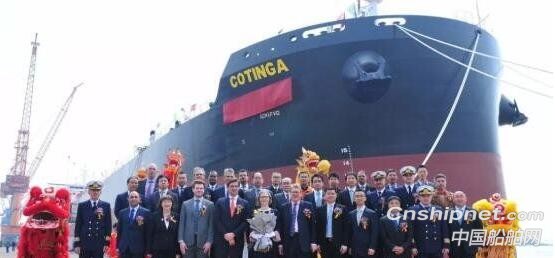 扬子江船业3艘82000DWT散货船同日命名