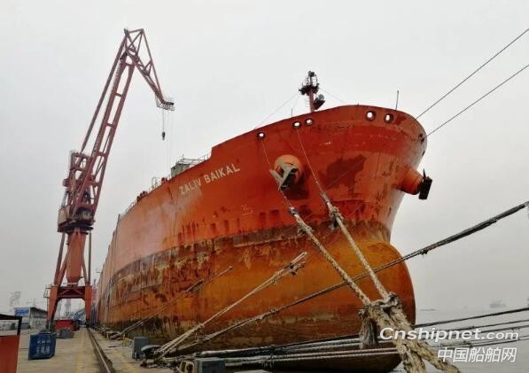 南通中远船务塞浦路斯籍油轮“贝加尔”完成改装