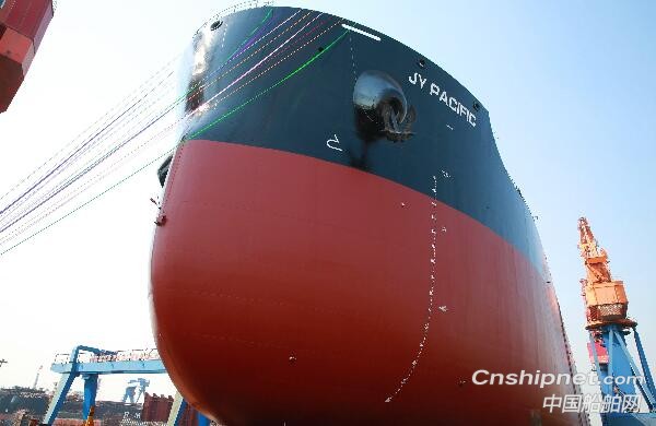 中船澄西15号8.2万吨散货船顺利下水