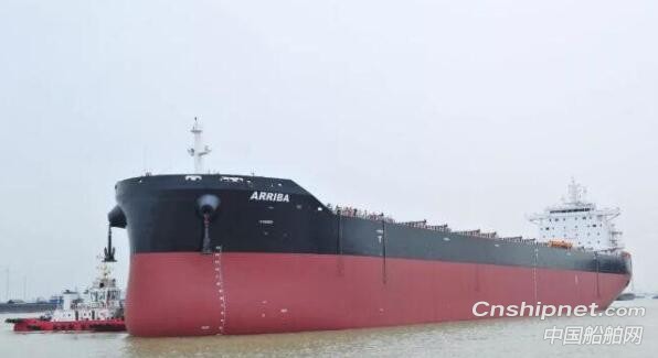 扬子江船业同日两艘散货船出坞一艘集装箱船开工