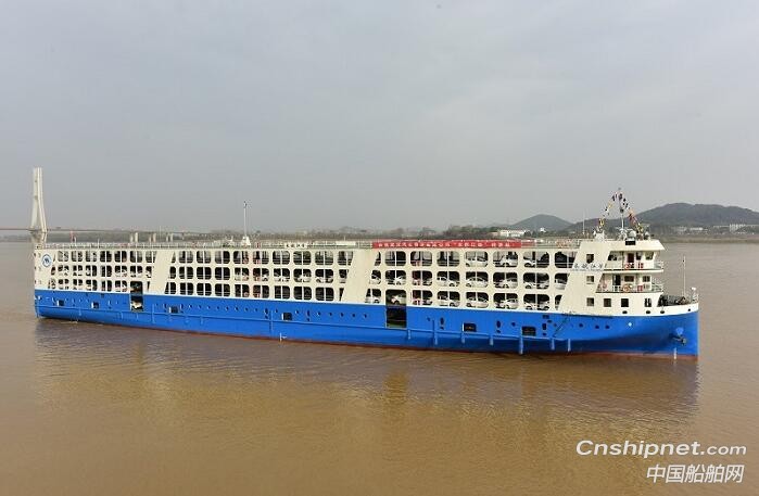 招商轮船滚装船“长航江荣”轮首次通过三峡大坝升船机