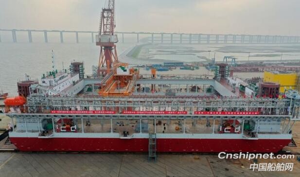 振华重工自升平台式碎石铺设整平船“津平2”下水
