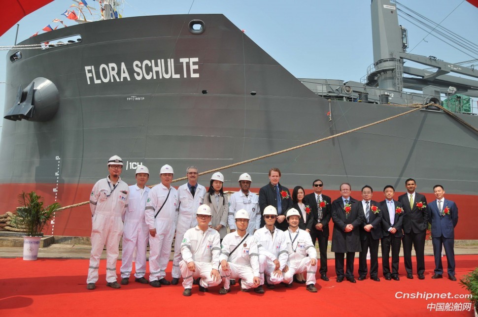 口岸船舶3.8万吨散货船(TK1029)命名交付