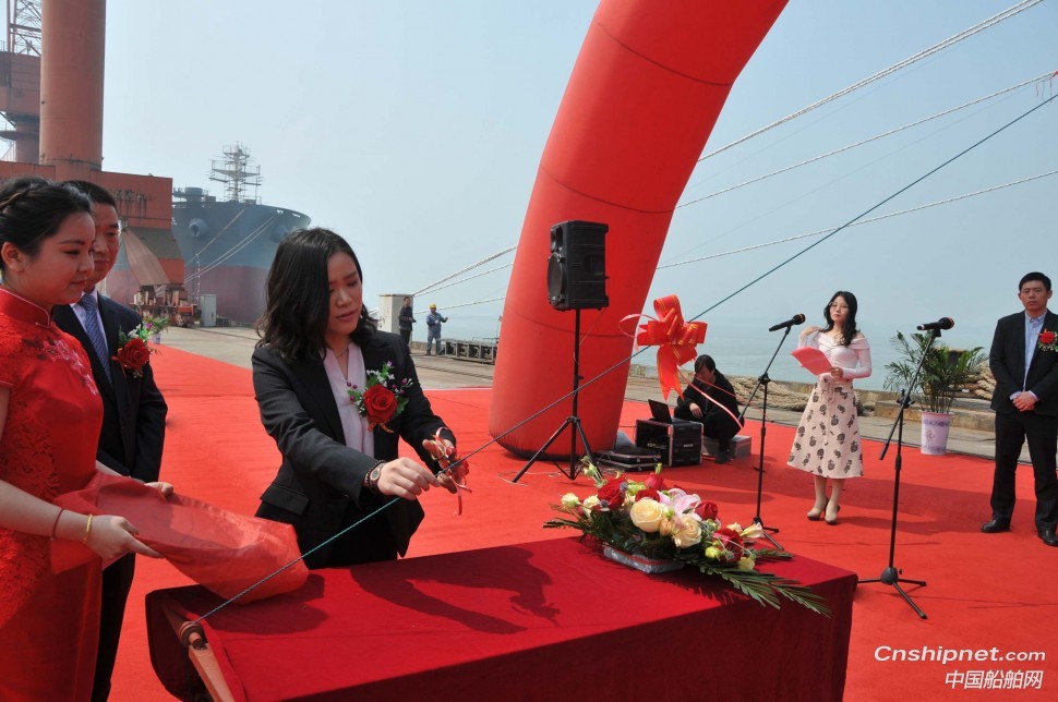 口岸船舶3.8万吨散货船(TK1029)命名交付