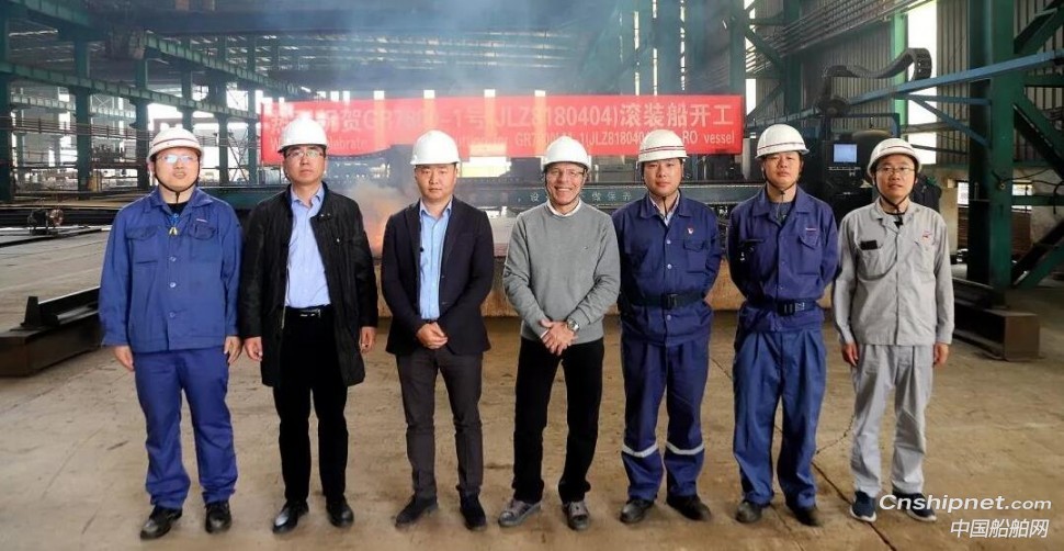 金陵船厂首艘7800米车道滚装船点火开工