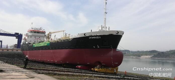 宜昌达门船舶油轮DT3500顺利下水