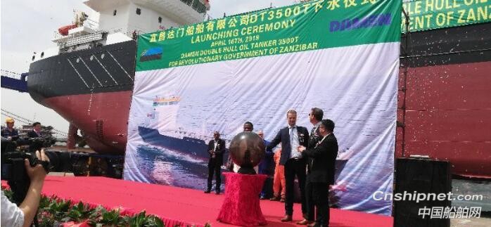 宜昌达门船舶油轮DT3500顺利下水