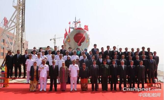 武船马来西亚濒海任务舰项目首舰顺利下水