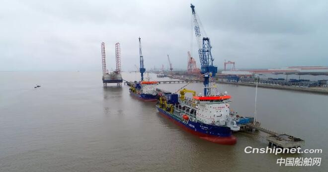 振华重工启东海洋工程2艘耙吸挖泥船正式交付