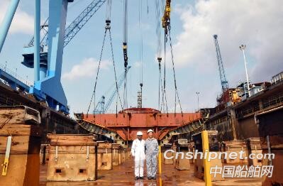 江门市南洋船舶工程39300DWT散货船开始搭载