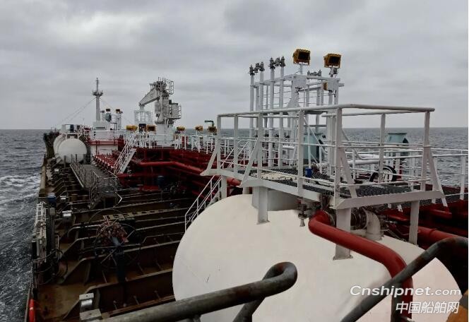 中航鼎衡7950吨化学品船首制船完成试航