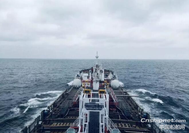 中航鼎衡7950吨化学品船首制船完成试航