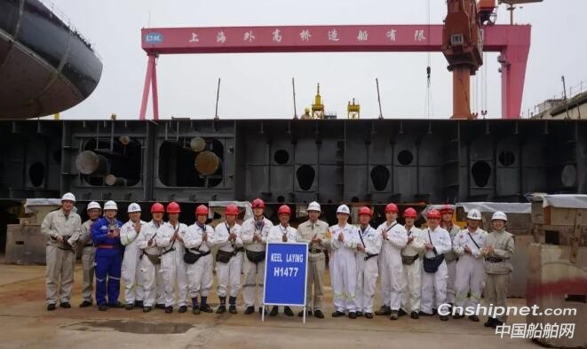 外高桥造船2艘散货船同日下坞